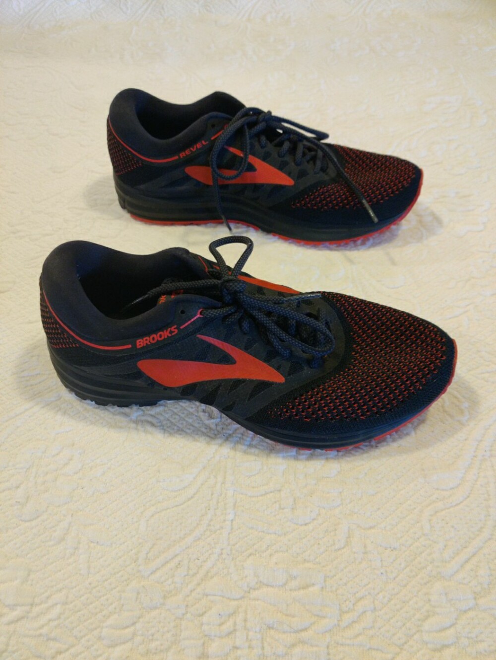 Brooks Revel Sports Shoe - Men's Athletic Running Black & Red Size 9 - Picture 2 of 10